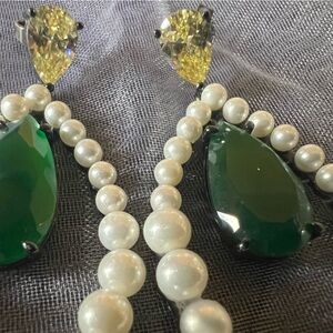 Stunning!!!!Pearl drop earrings with jade green center stone & fancy yellow’s